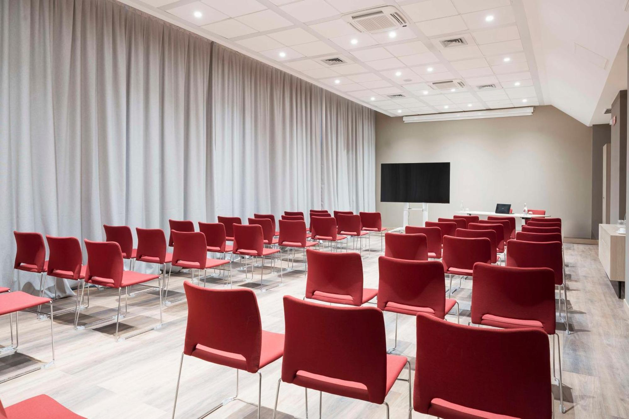Hilton Garden Bologna North Hotel 4*